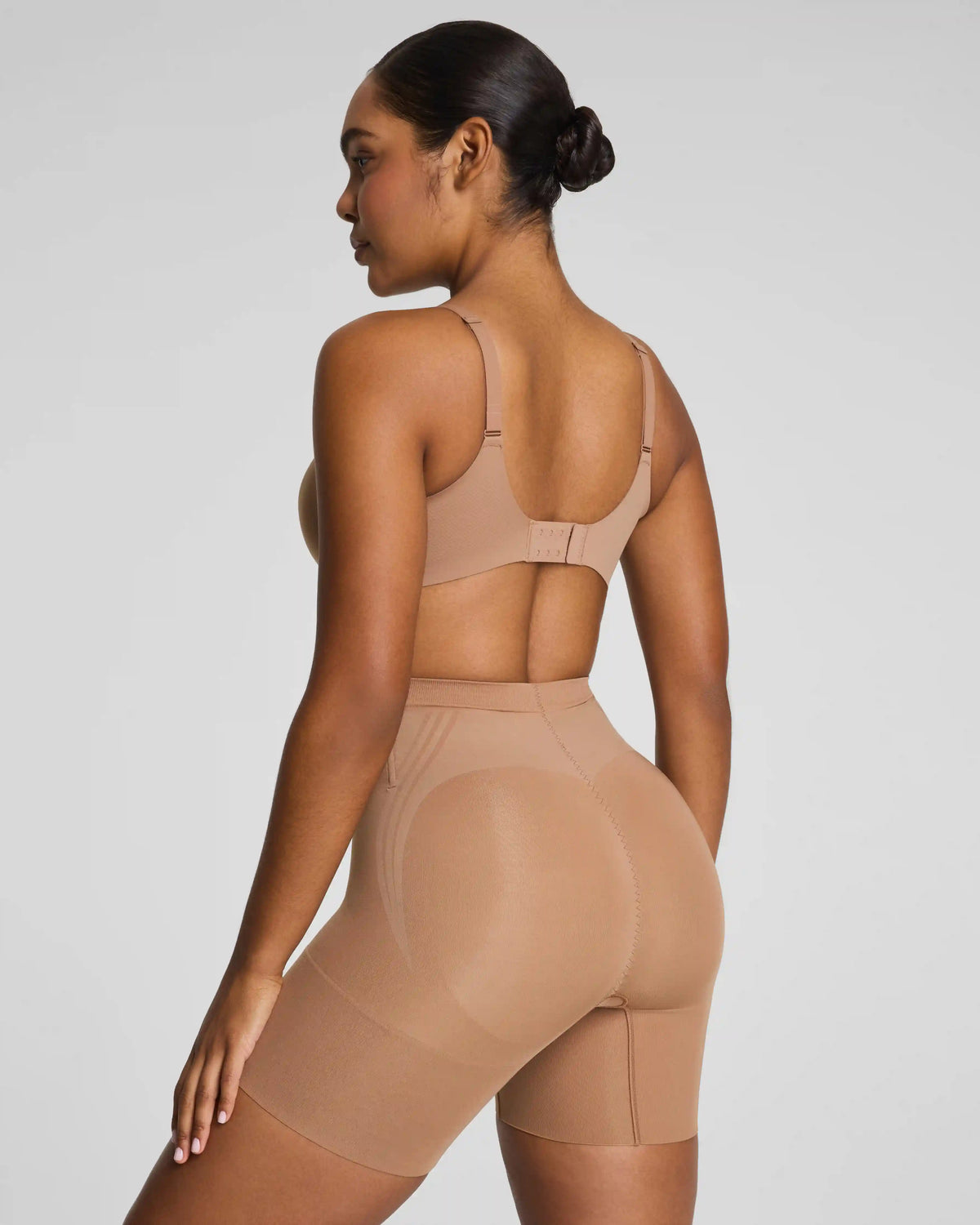 SPANXsculpt® GoFigure Mid-Thigh Short | Cinnamon