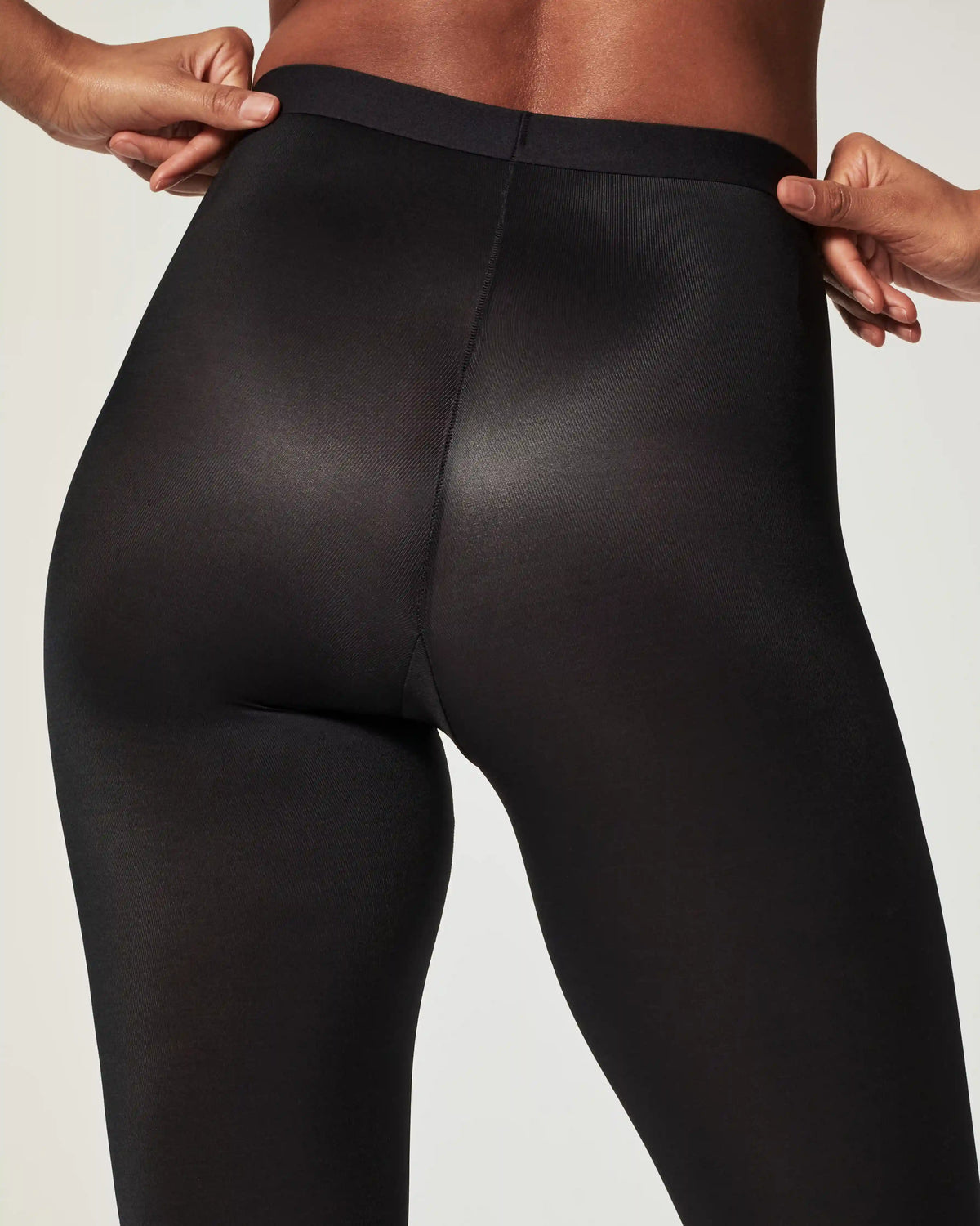 SPANXshape® Invisible Capri | Very Black